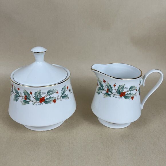 VTG China Pearl NOEL Holly Berry Xmas Coffee Pot,Sugar Bowl/Creamer, Salt/Pepper - Picture 8 of 15